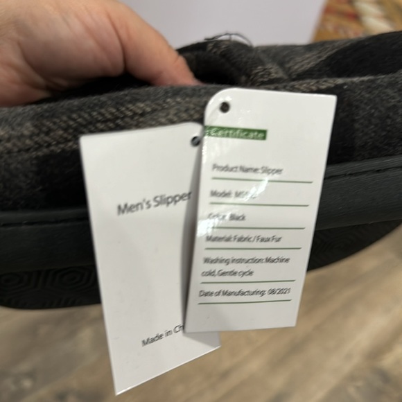 Slippers - Picture 4 of 5